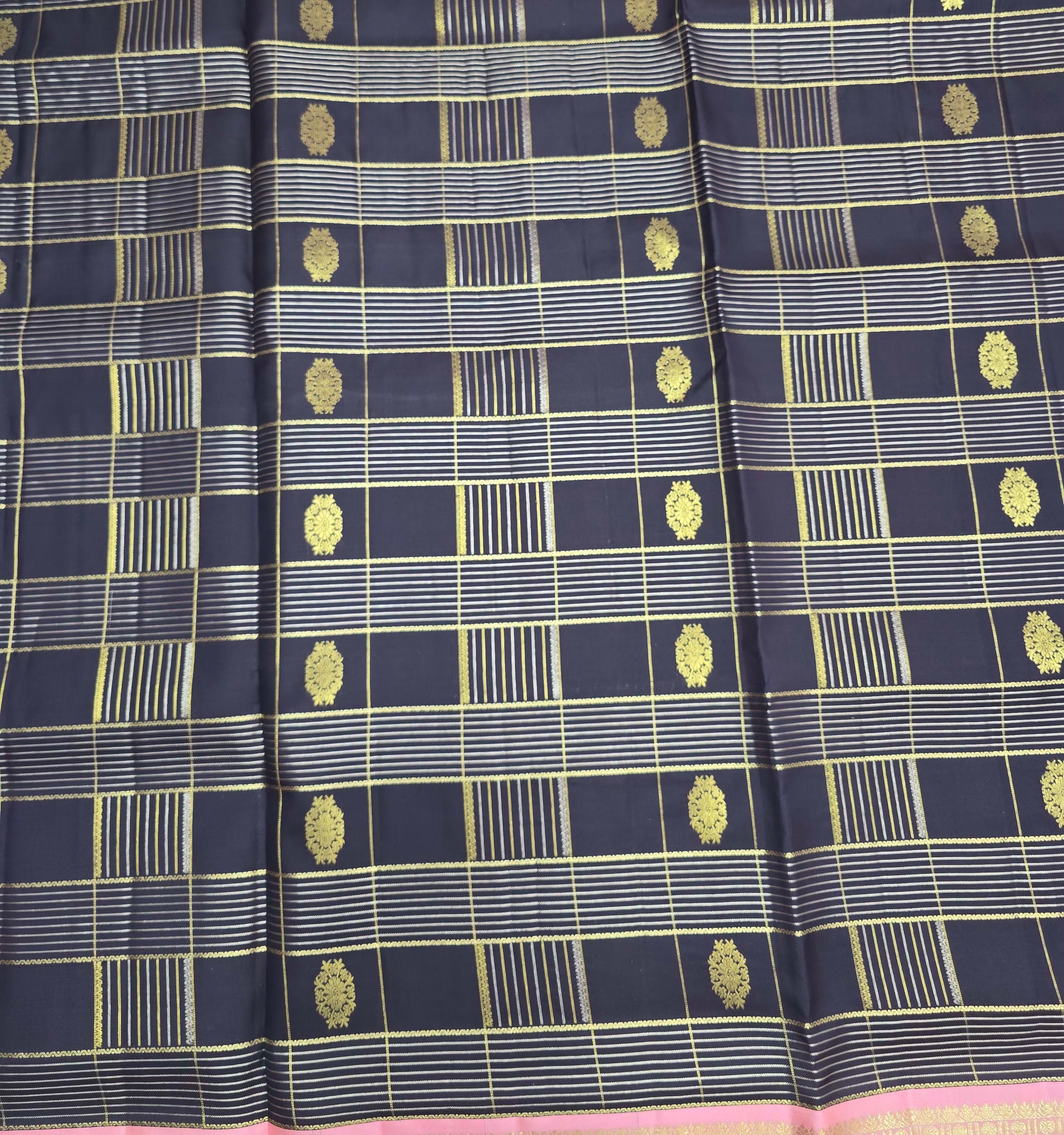 Handloom Navy Blue And Peach Silk Saree thumbnail 4
