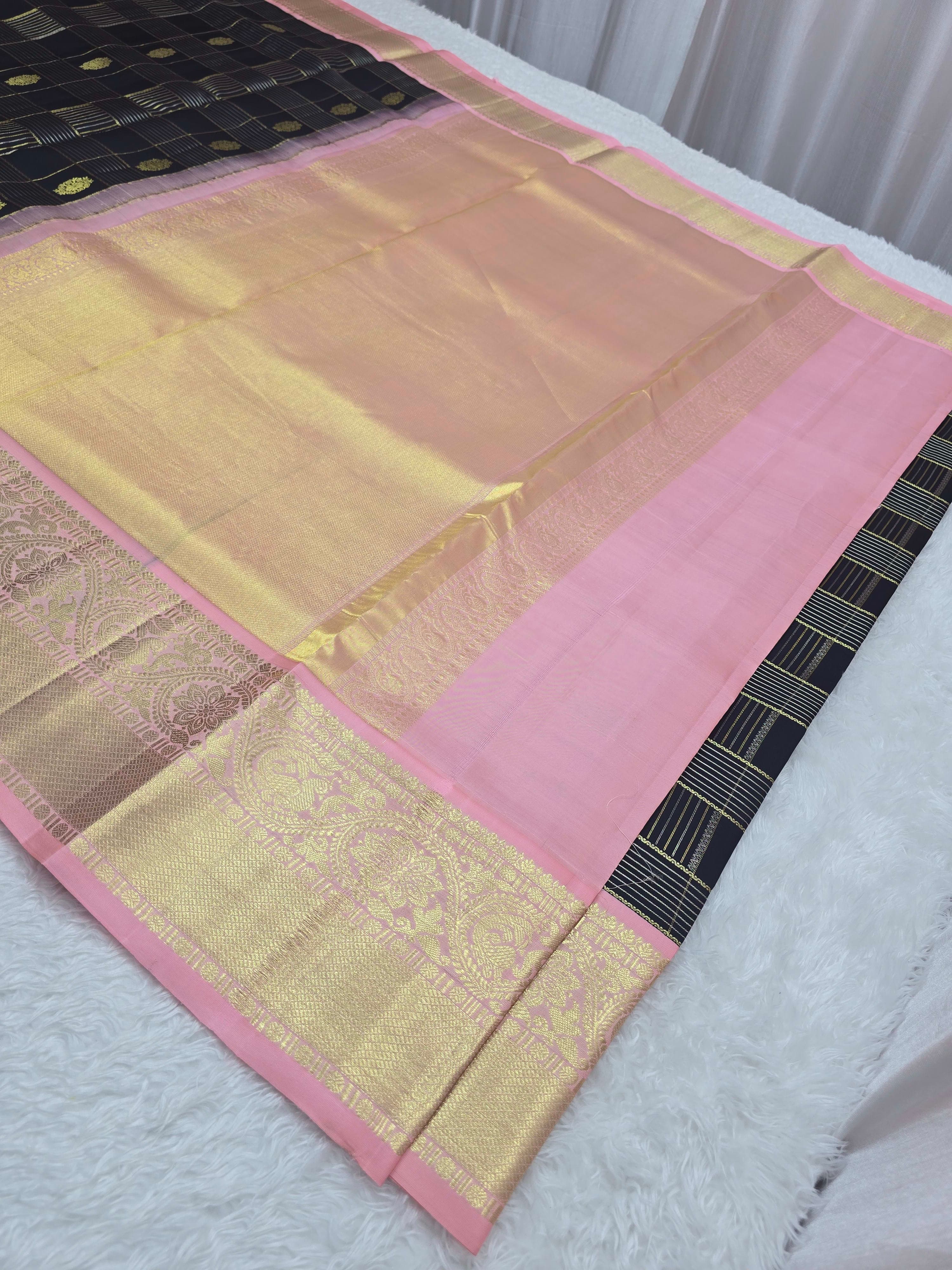 Handloom Navy Blue And Peach Silk Saree thumbnail 3