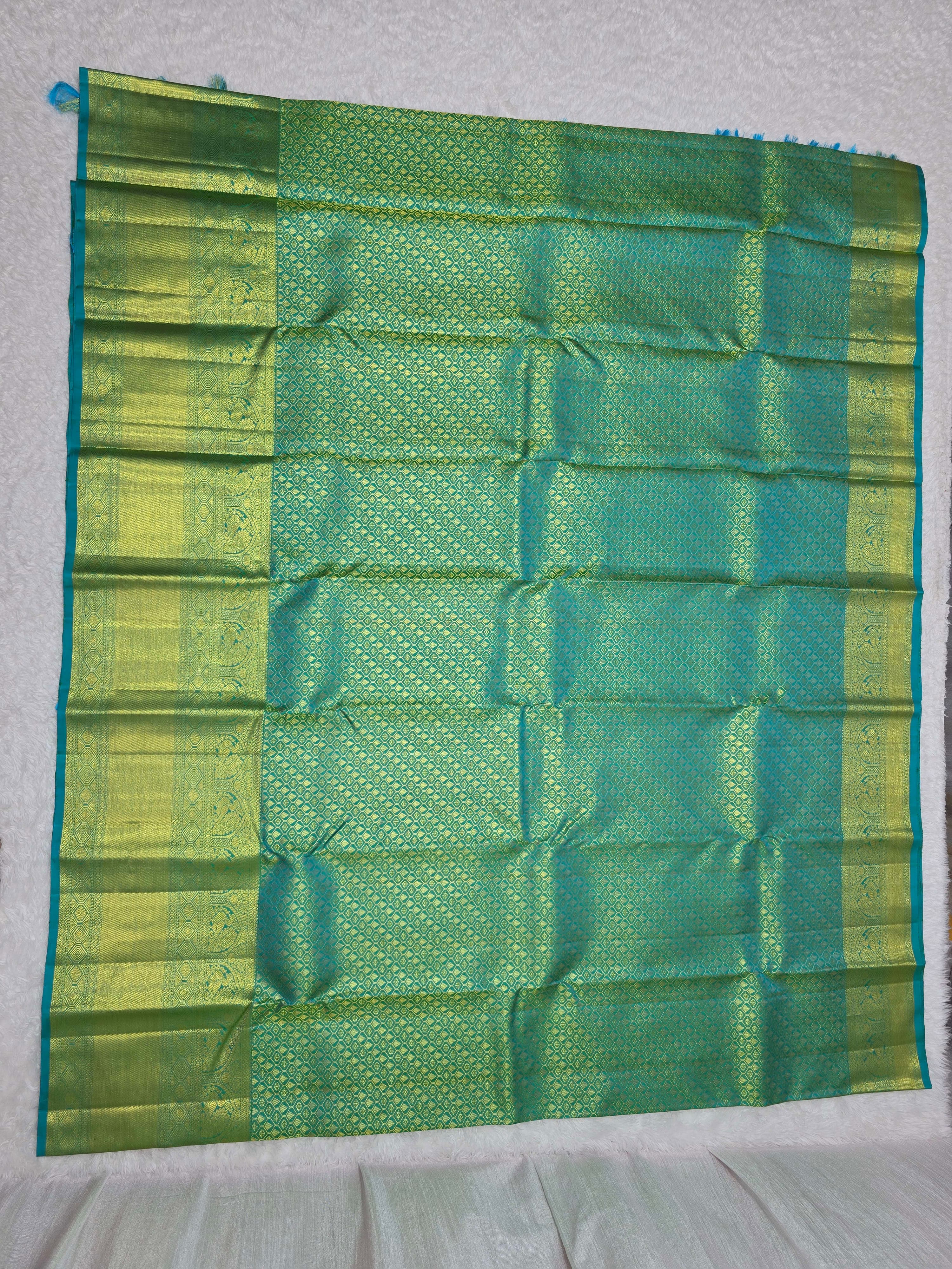 Handloom Rama Green Silk Saree thumbnail 2