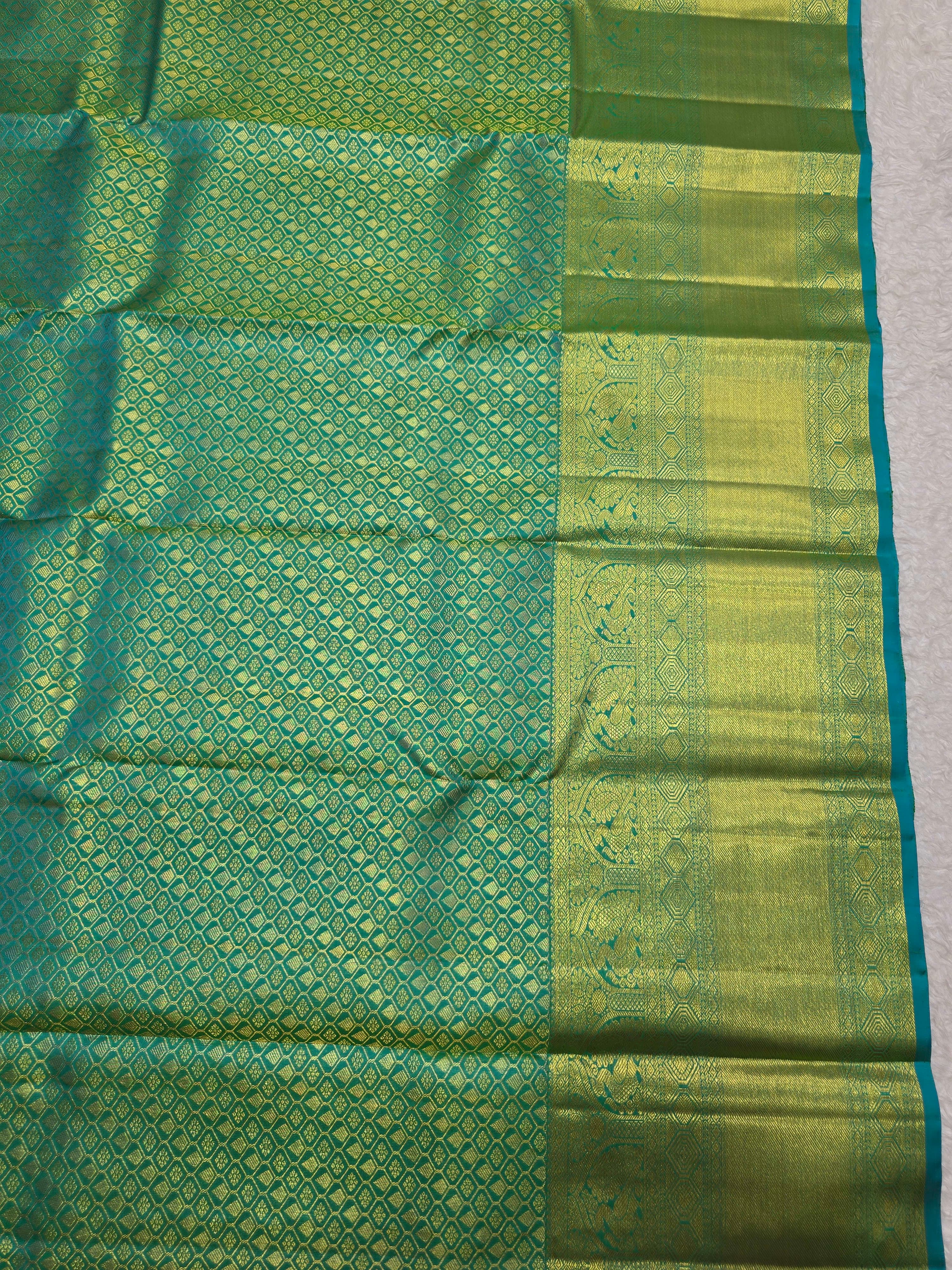 Handloom Rama Green Silk Saree thumbnail 5