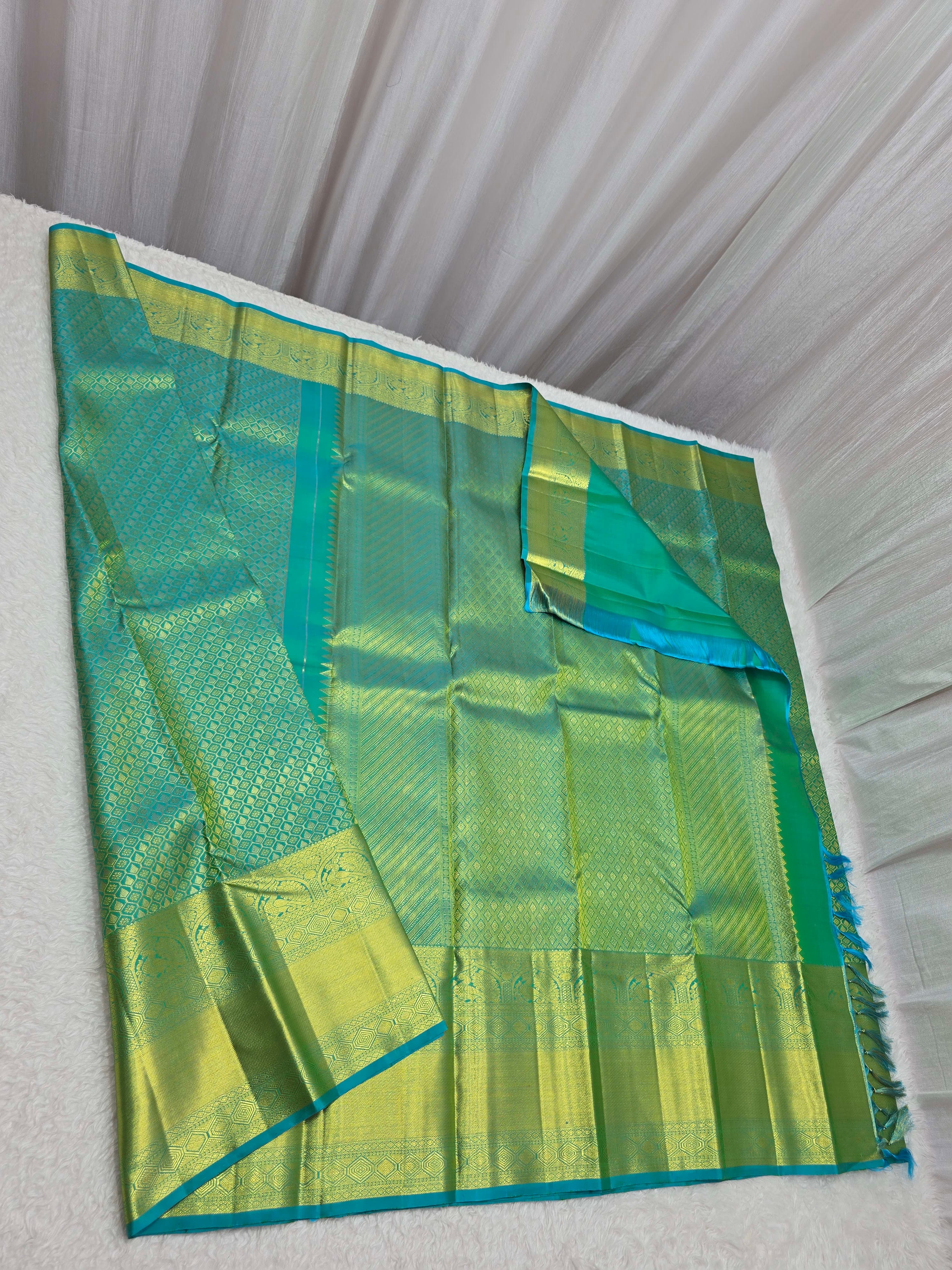 Handloom Rama Green Silk Saree thumbnail 7