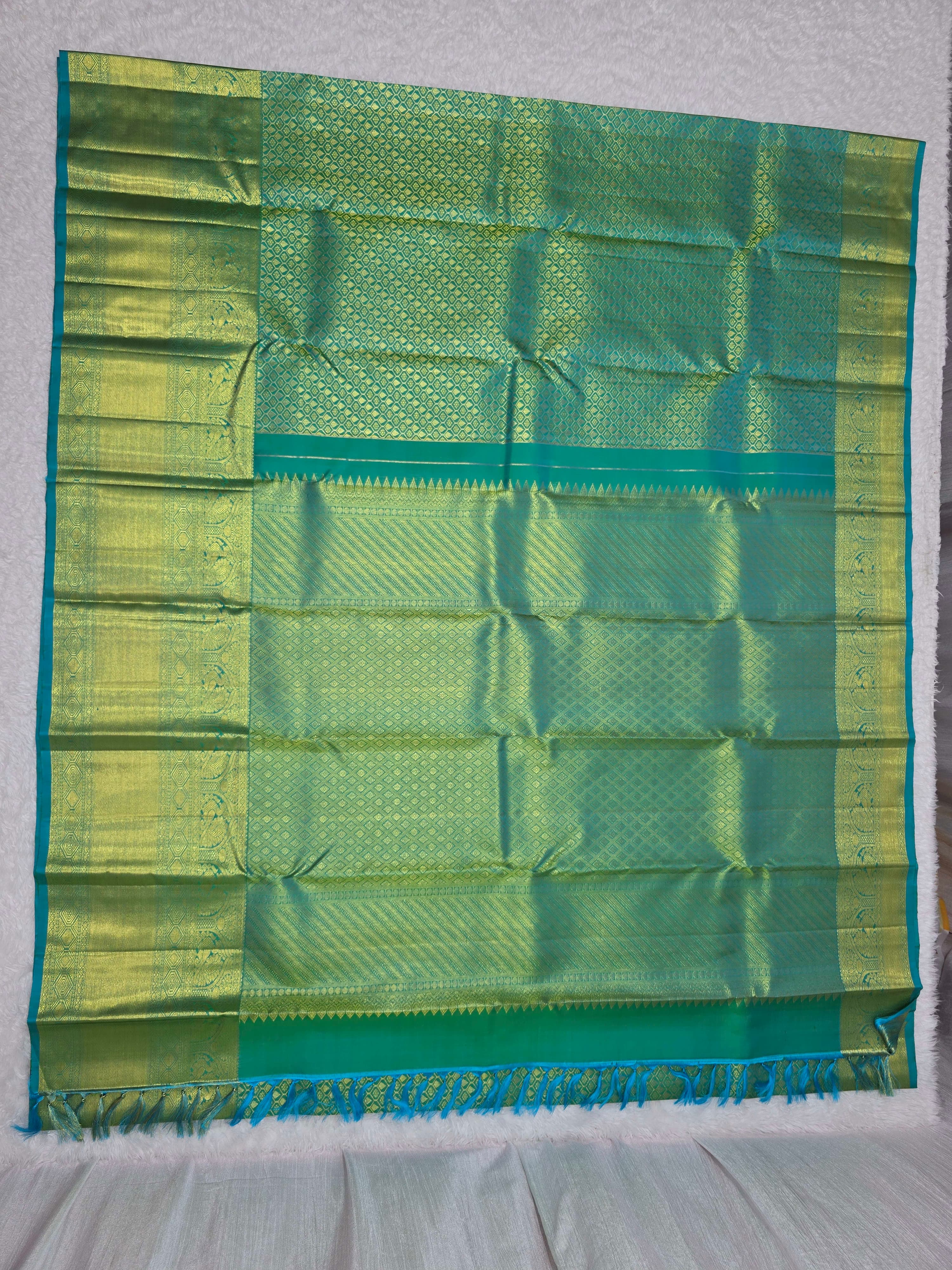 Handloom Rama Green Silk Saree thumbnail 3