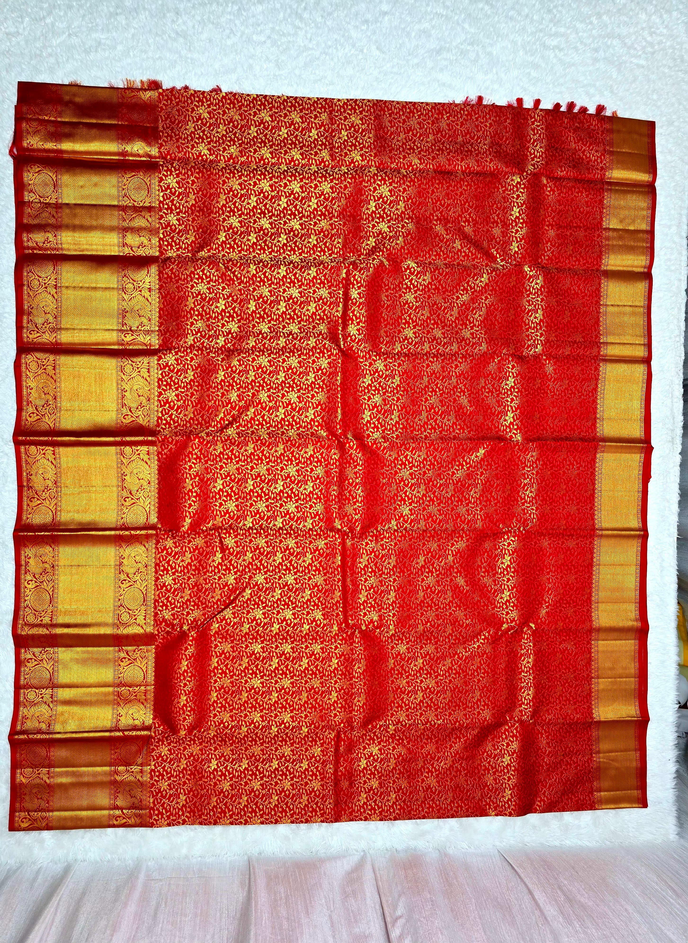 Handloom Chilli Red Silk Saree thumbnail 2