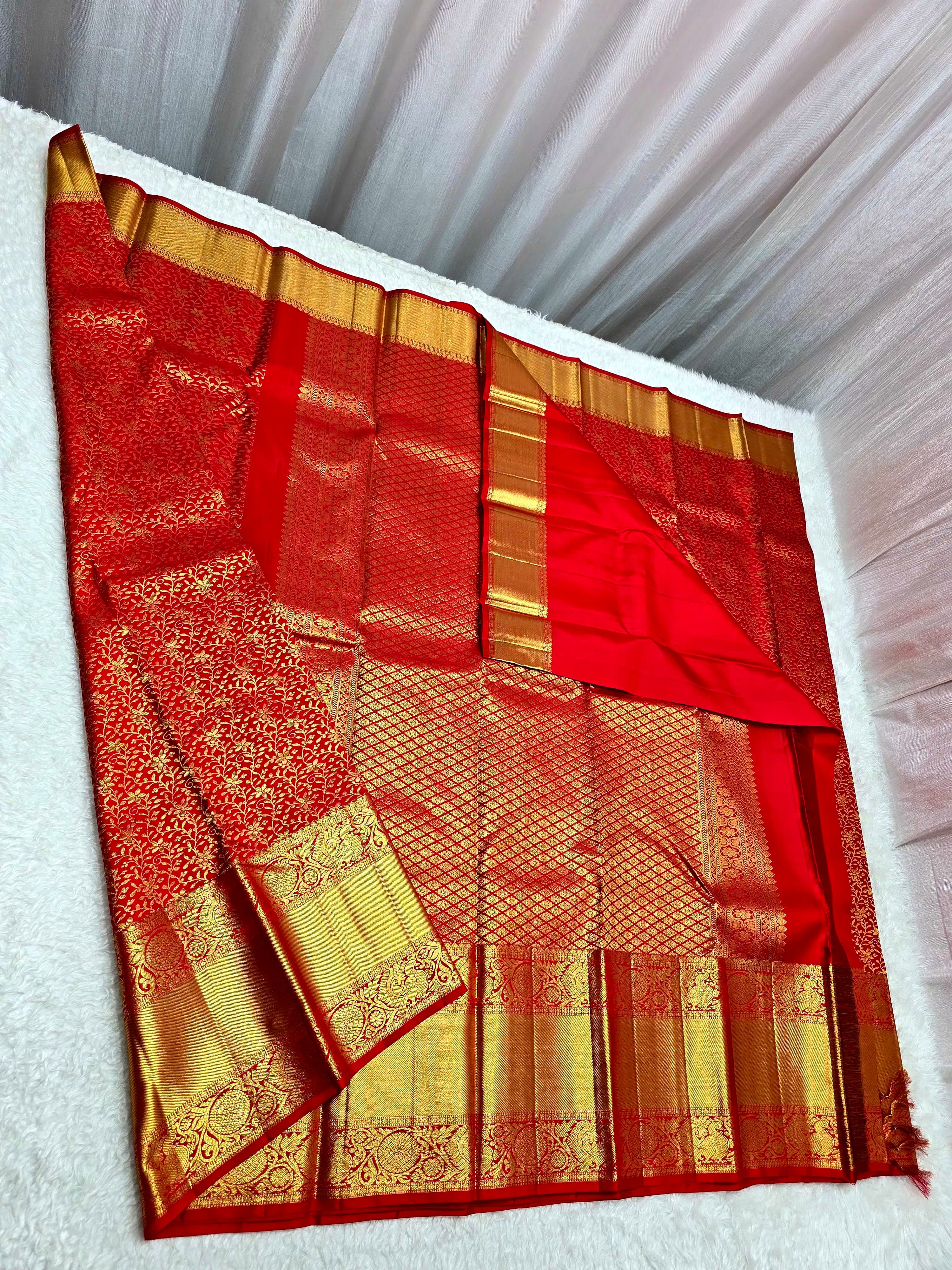 Handloom Chilli Red Silk Saree thumbnail 7