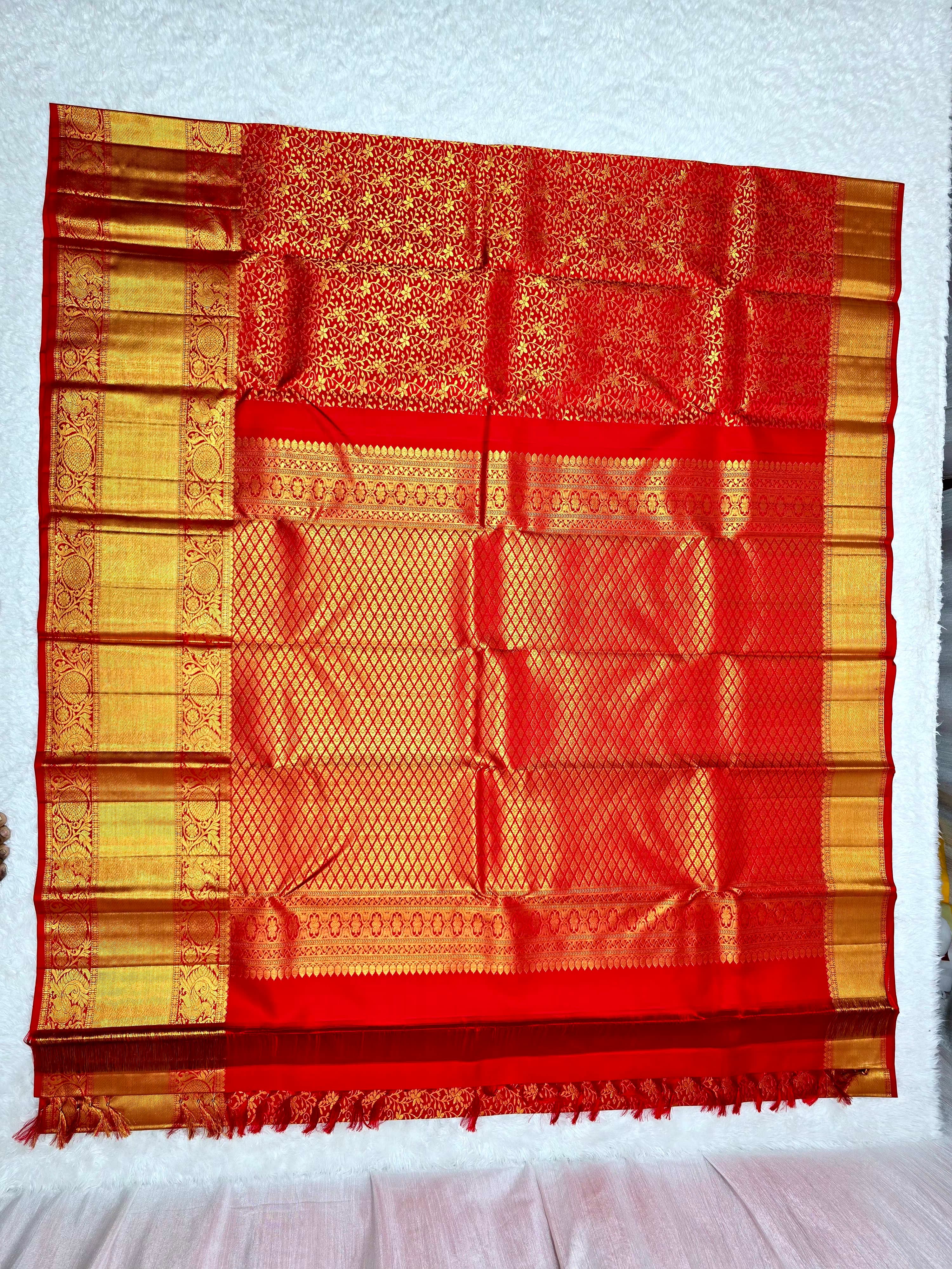 Handloom Chilli Red Silk Saree thumbnail 3