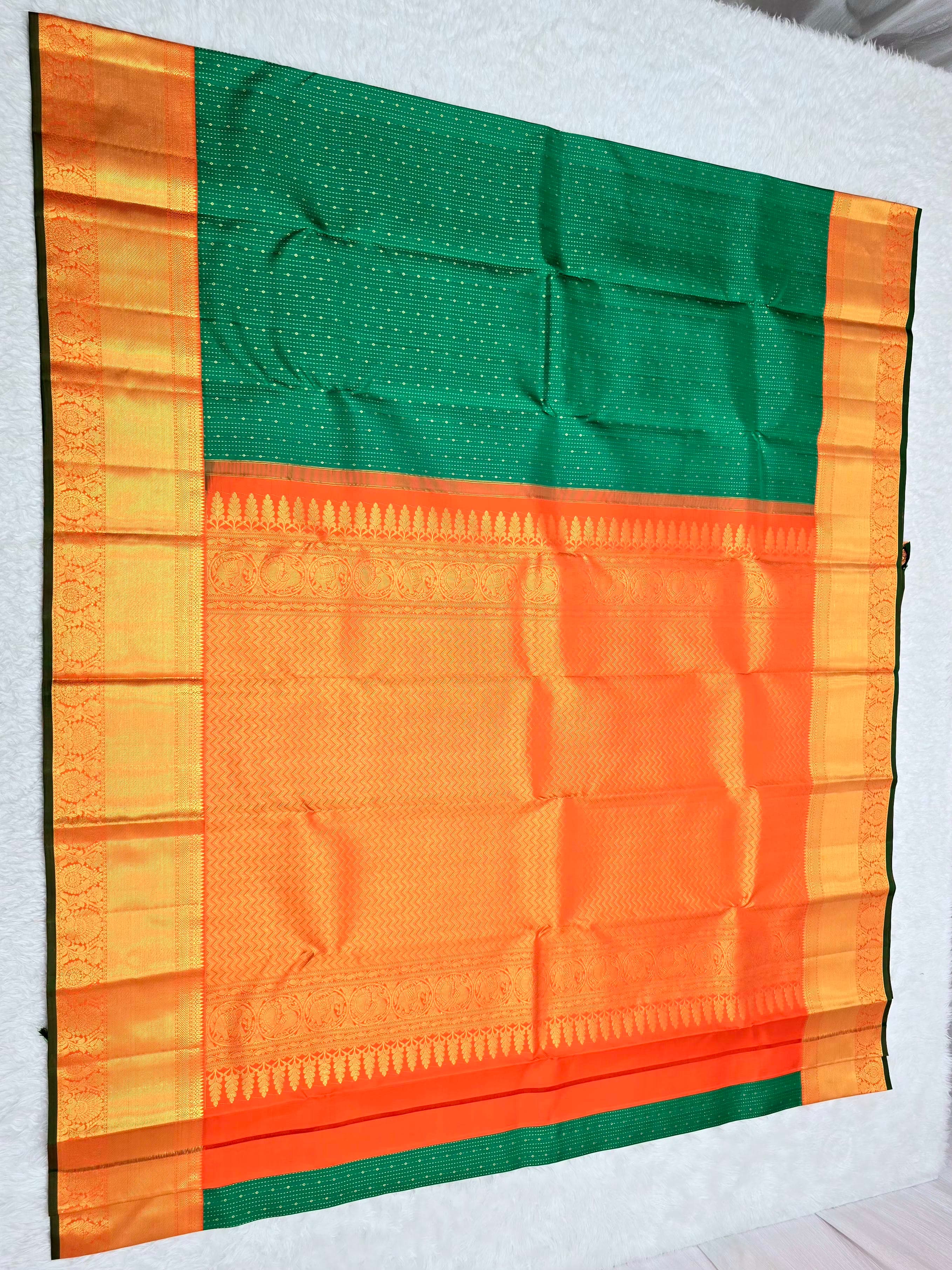 Handloom Bottle Green Silk Saree thumbnail 3