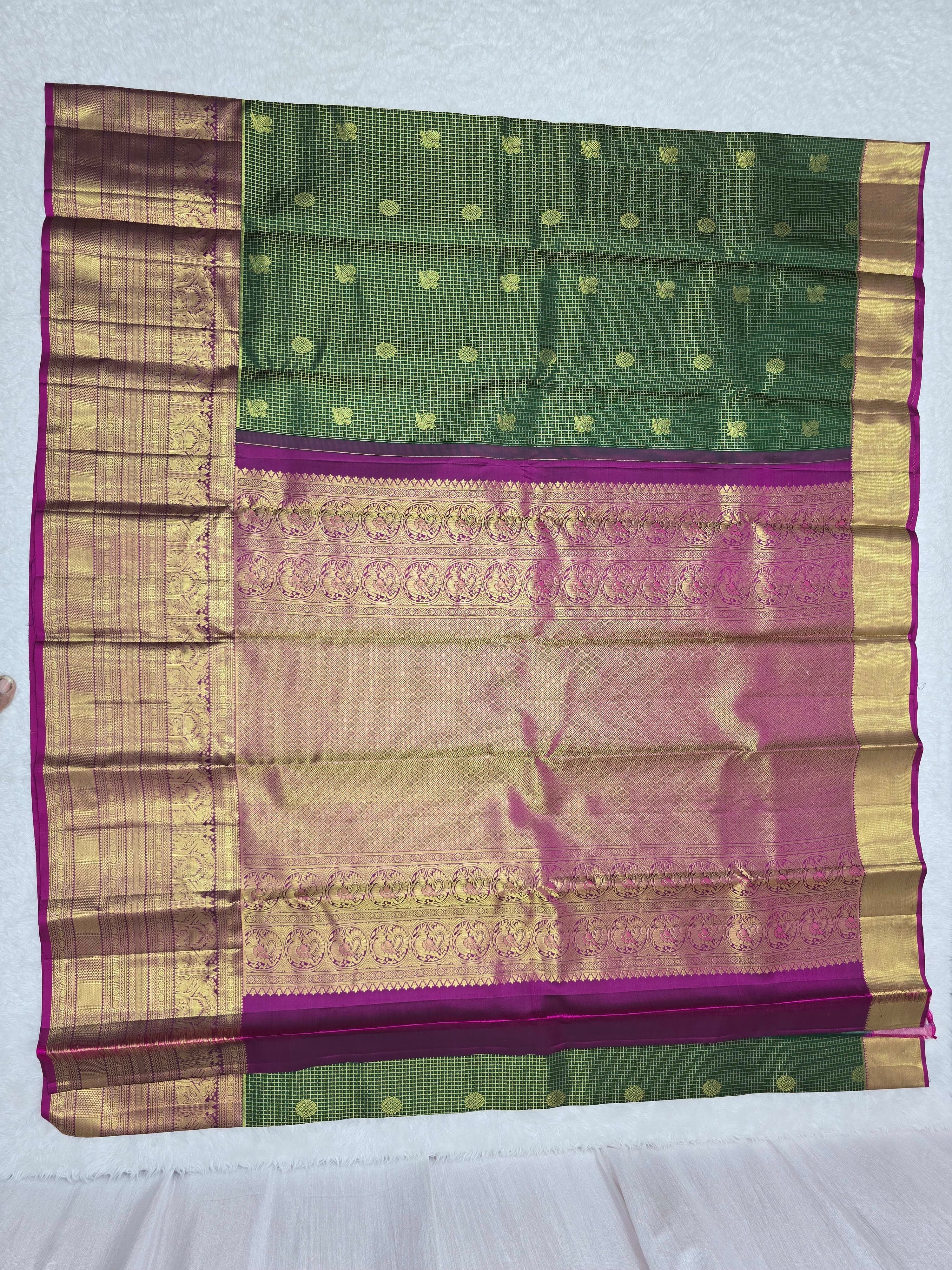 Handloom Botttlegreen Silk Saree thumbnail 3