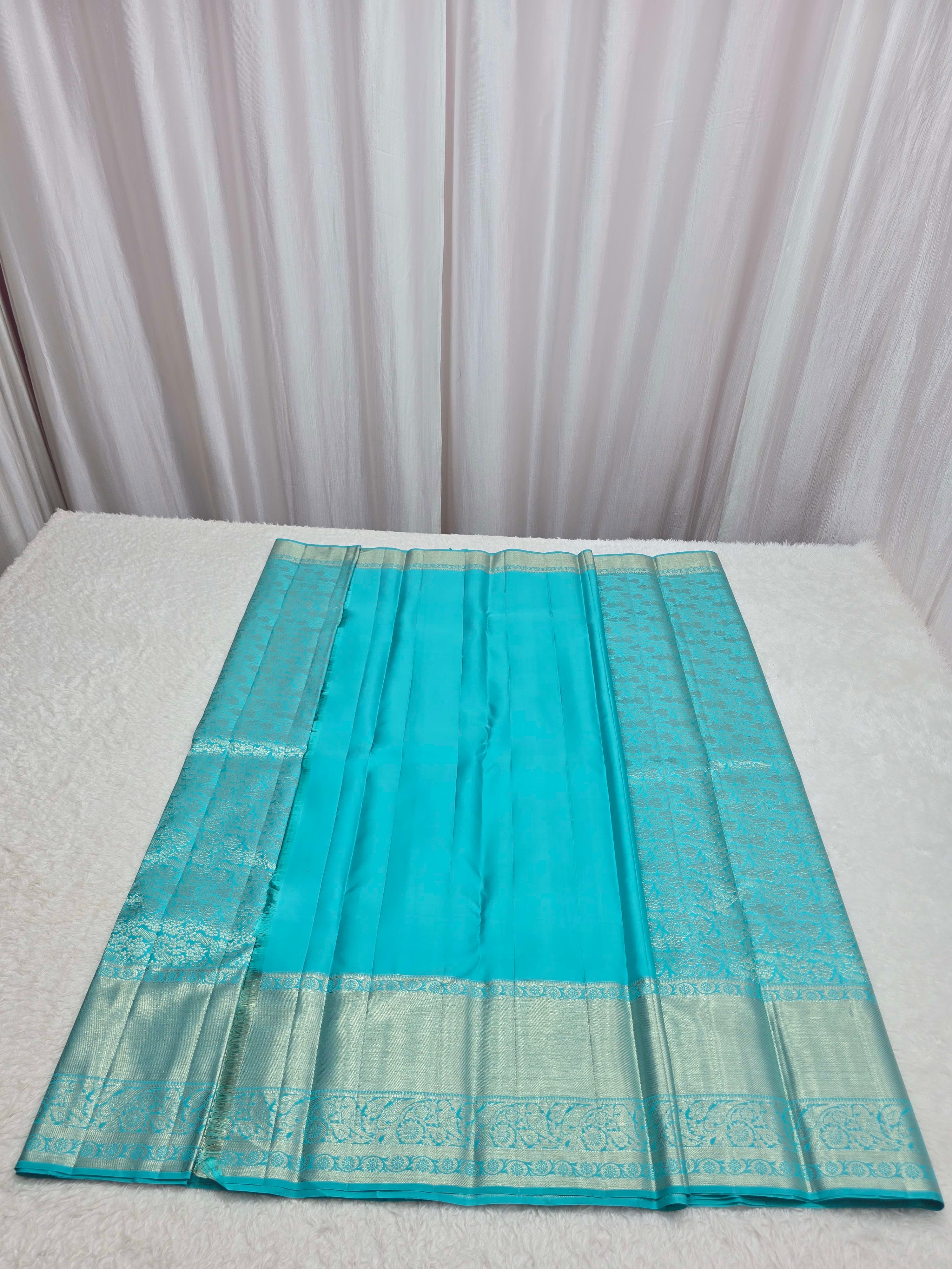 Handloom Rama Green Silk Saree thumbnail 6