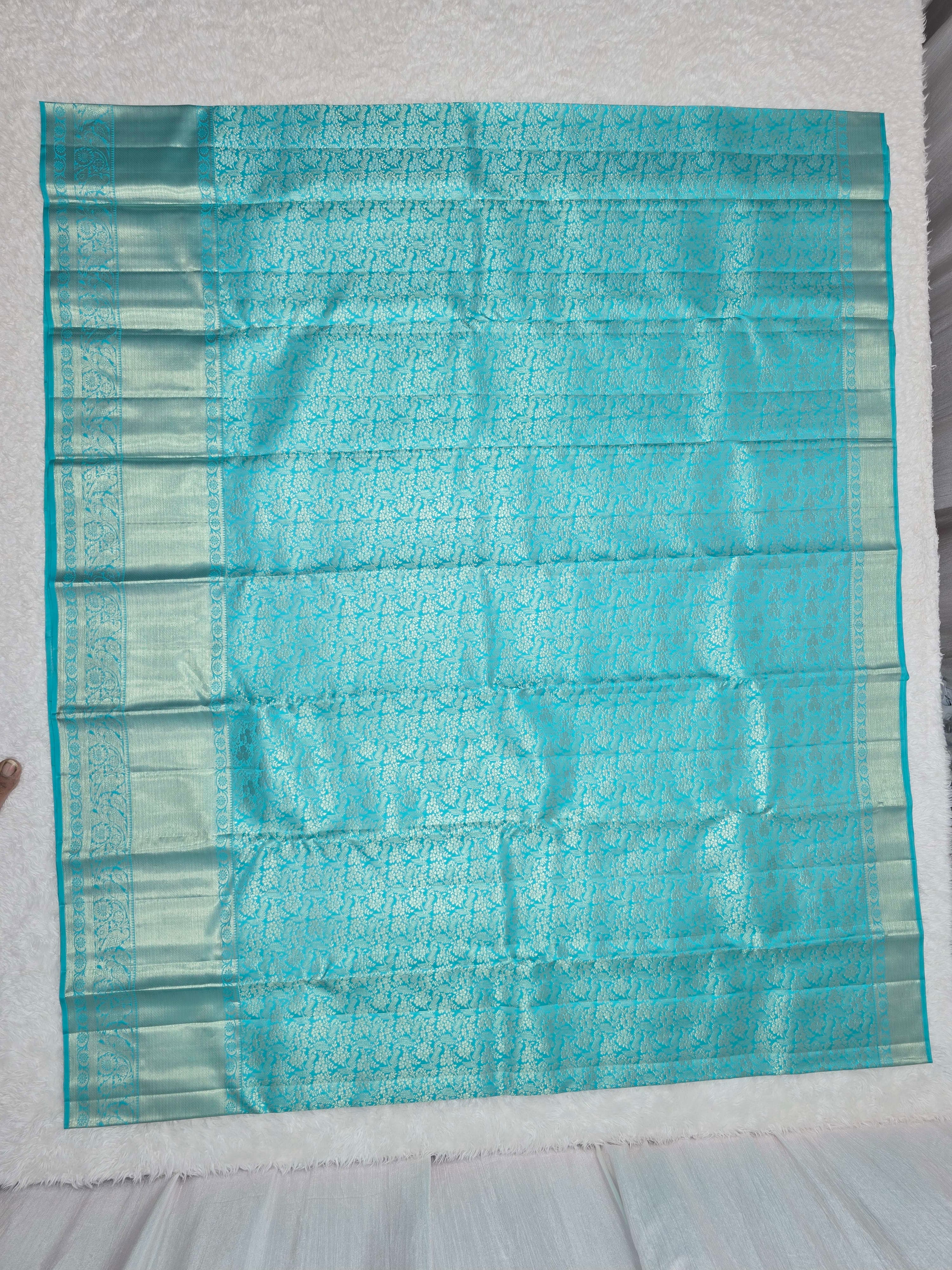 Handloom Rama Green Silk Saree thumbnail 2