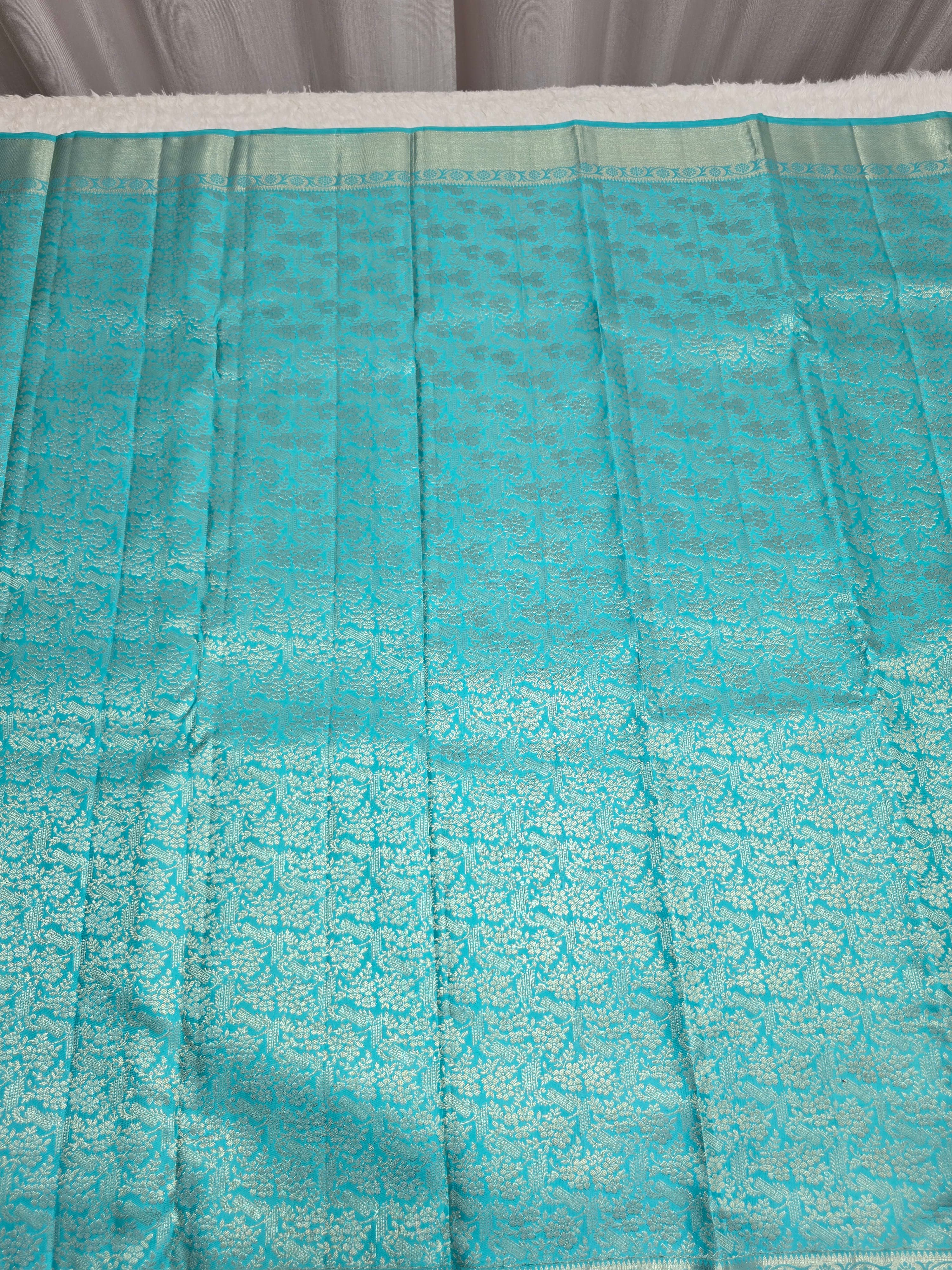 Handloom Rama Green Silk Saree thumbnail 4