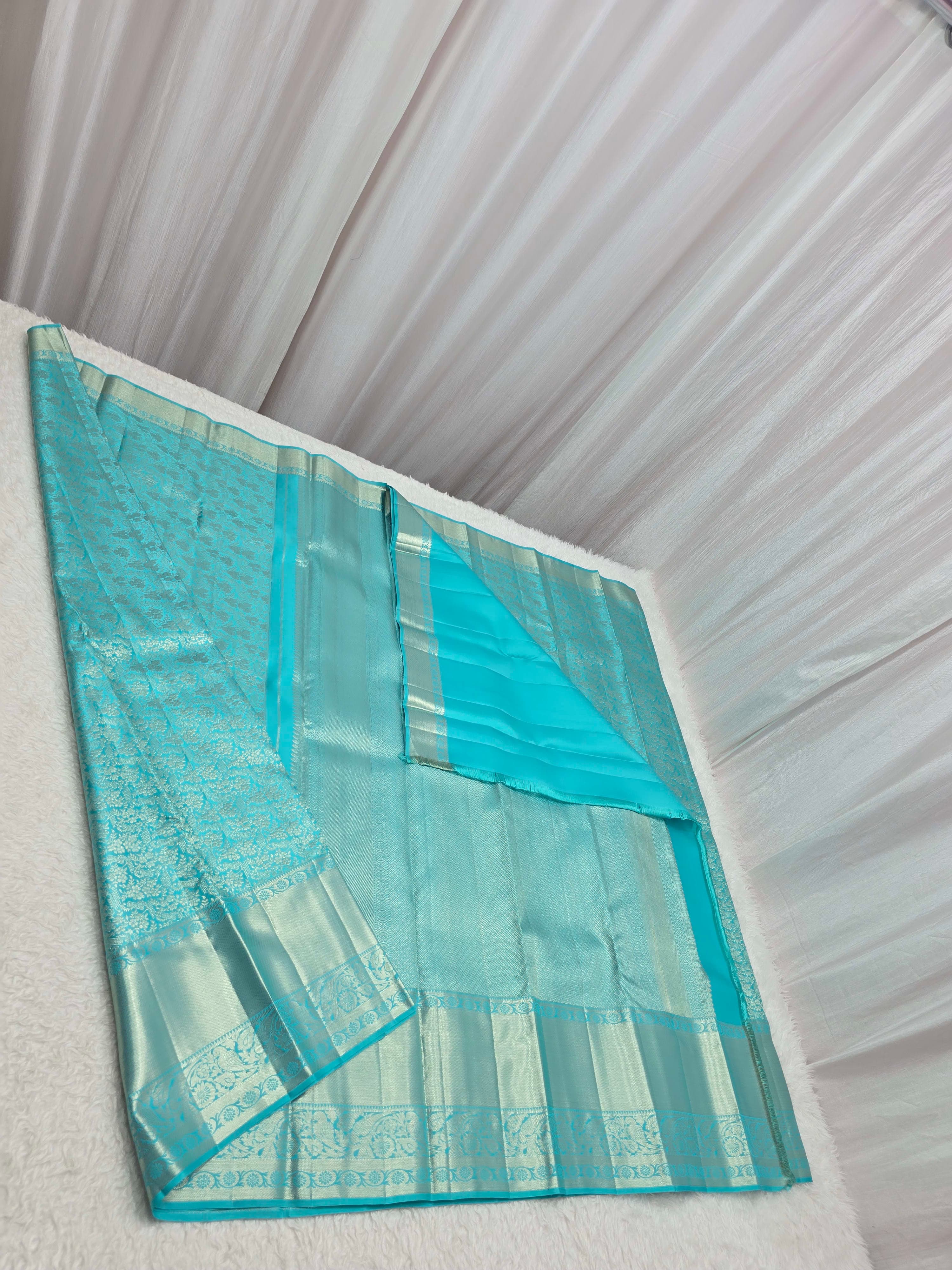 Handloom Rama Green Silk Saree thumbnail 7