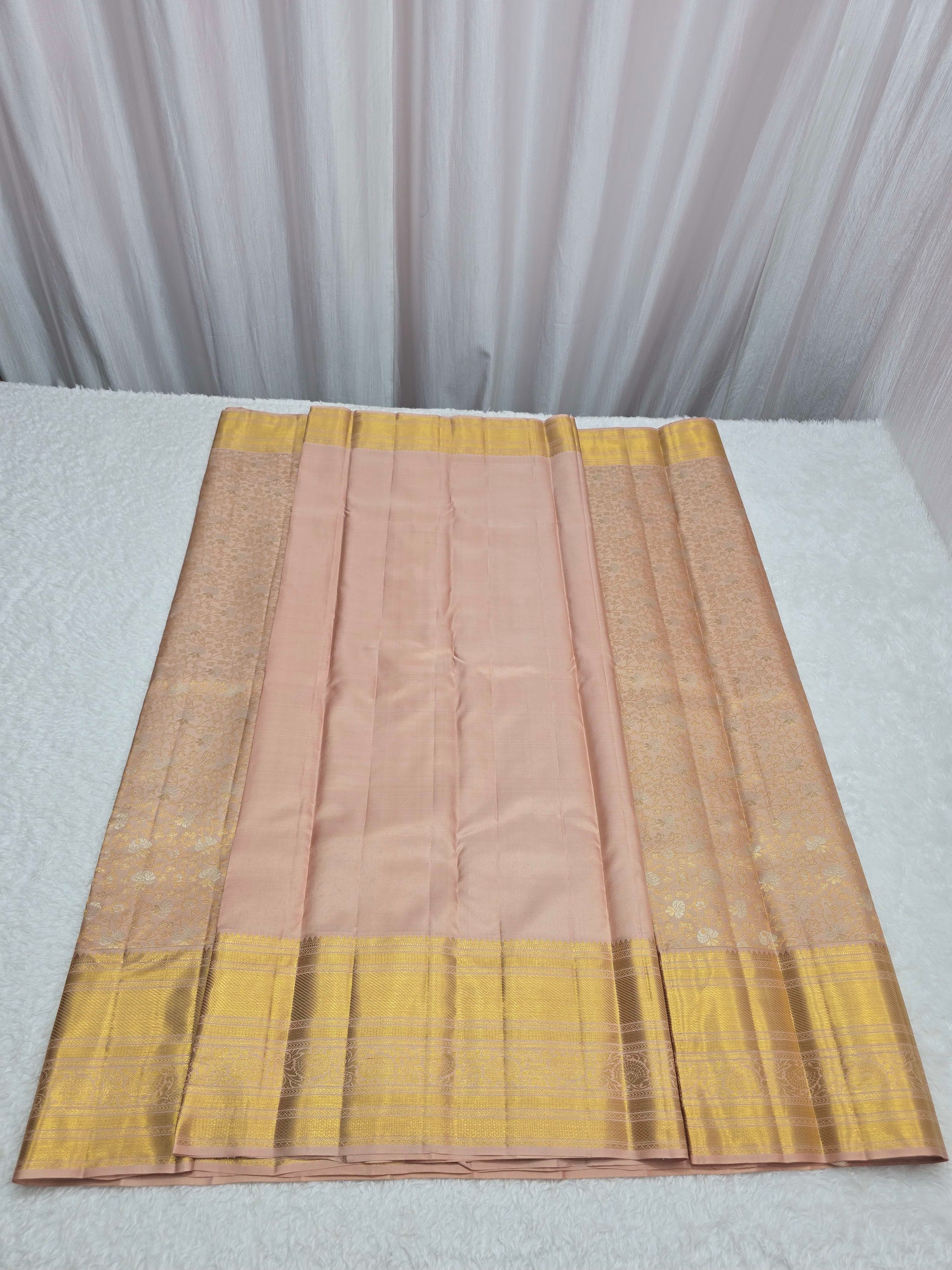 Handloom Halfwhite Silk Saree thumbnail 6