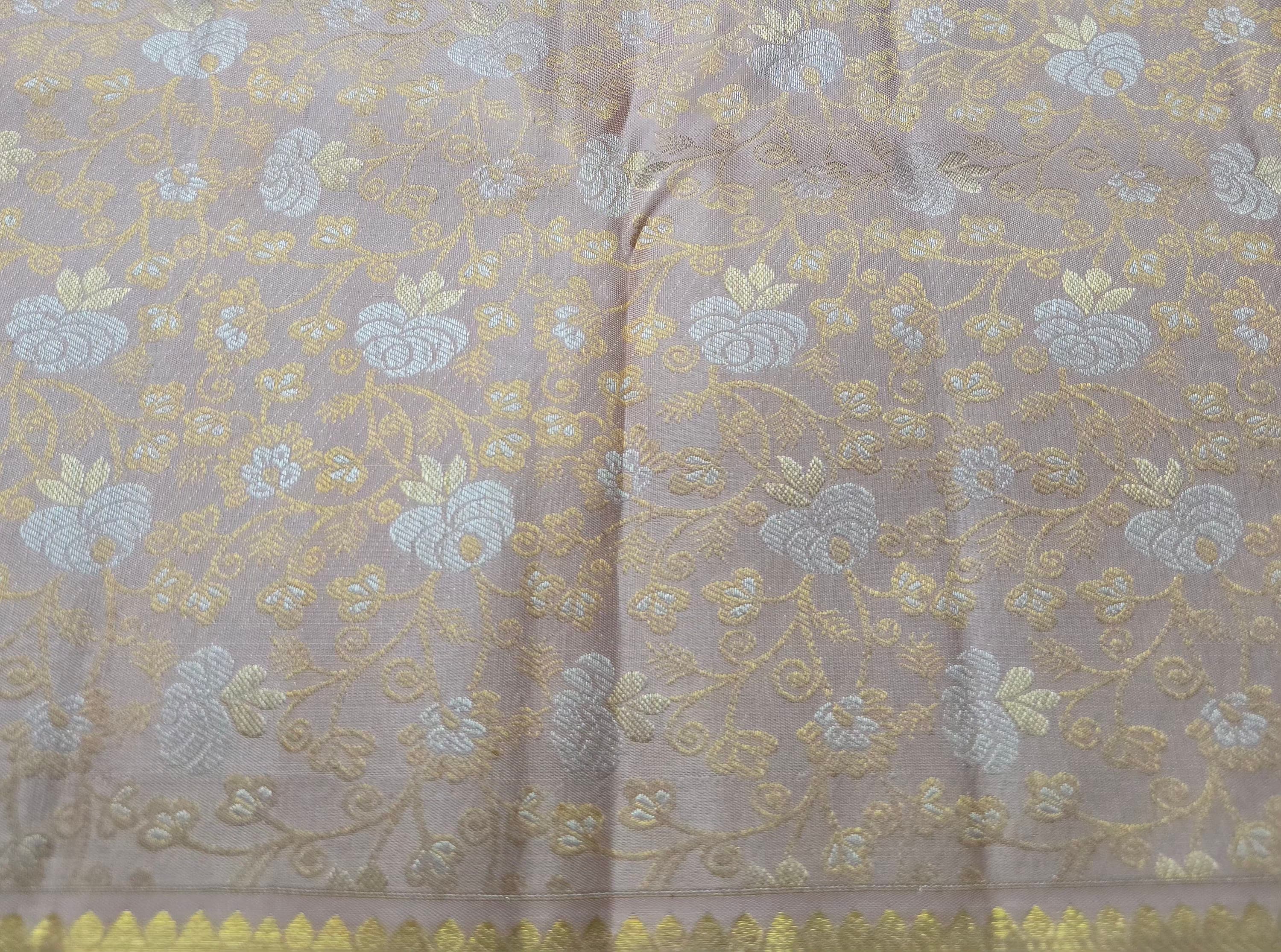 Handloom Halfwhite Silk Saree thumbnail 4