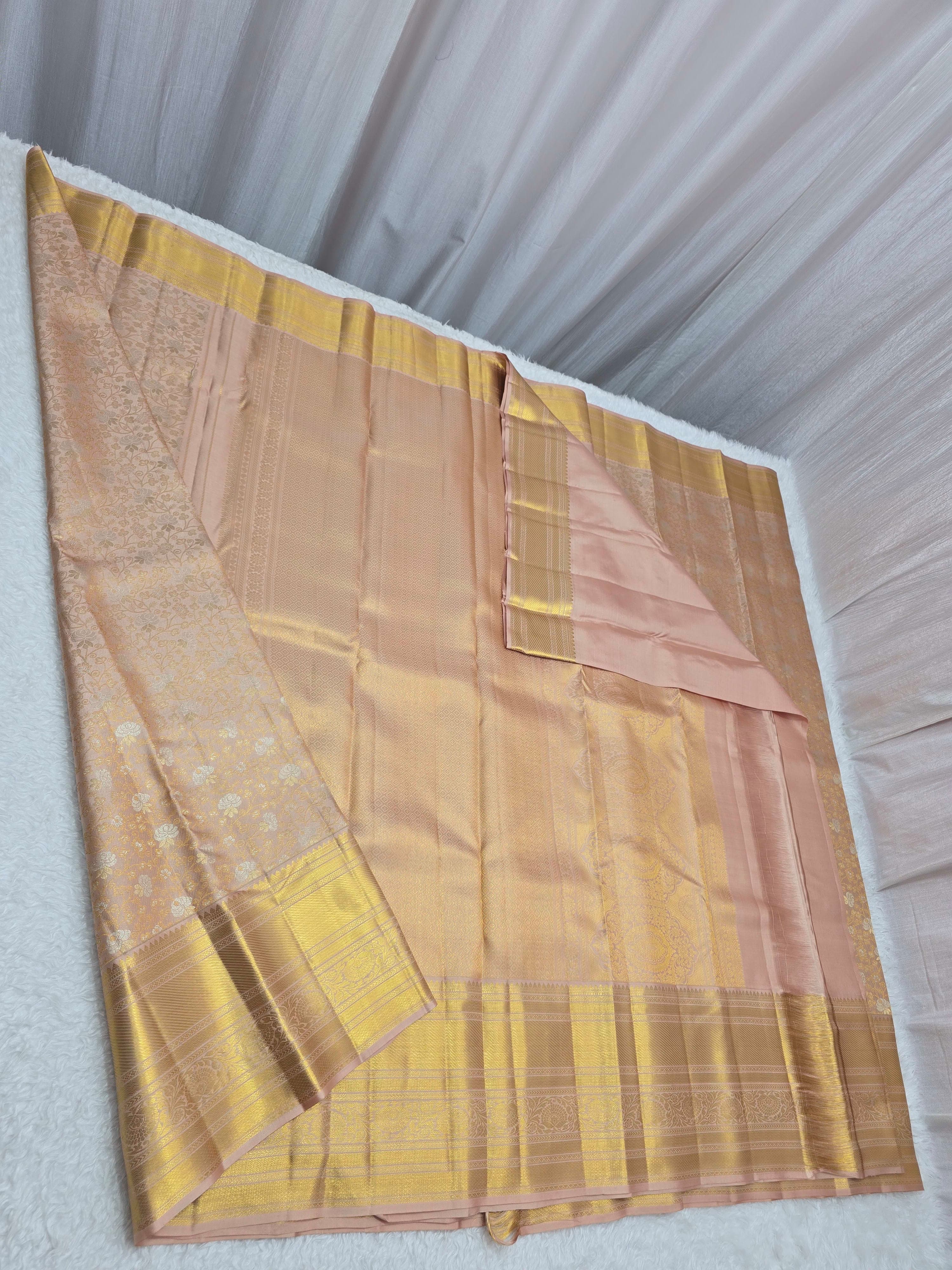 Handloom Halfwhite Silk Saree thumbnail 7
