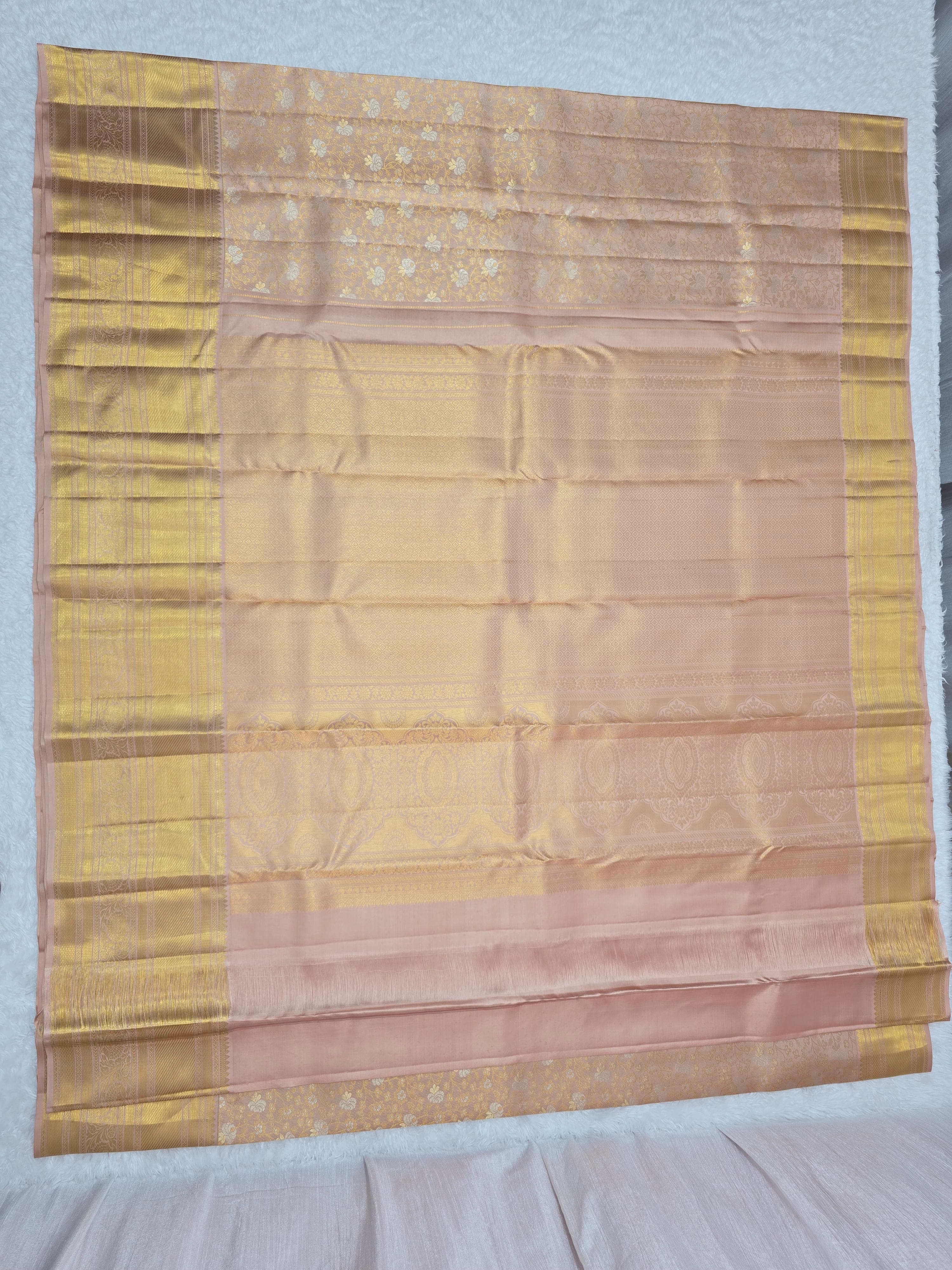 Handloom Halfwhite Silk Saree thumbnail 3