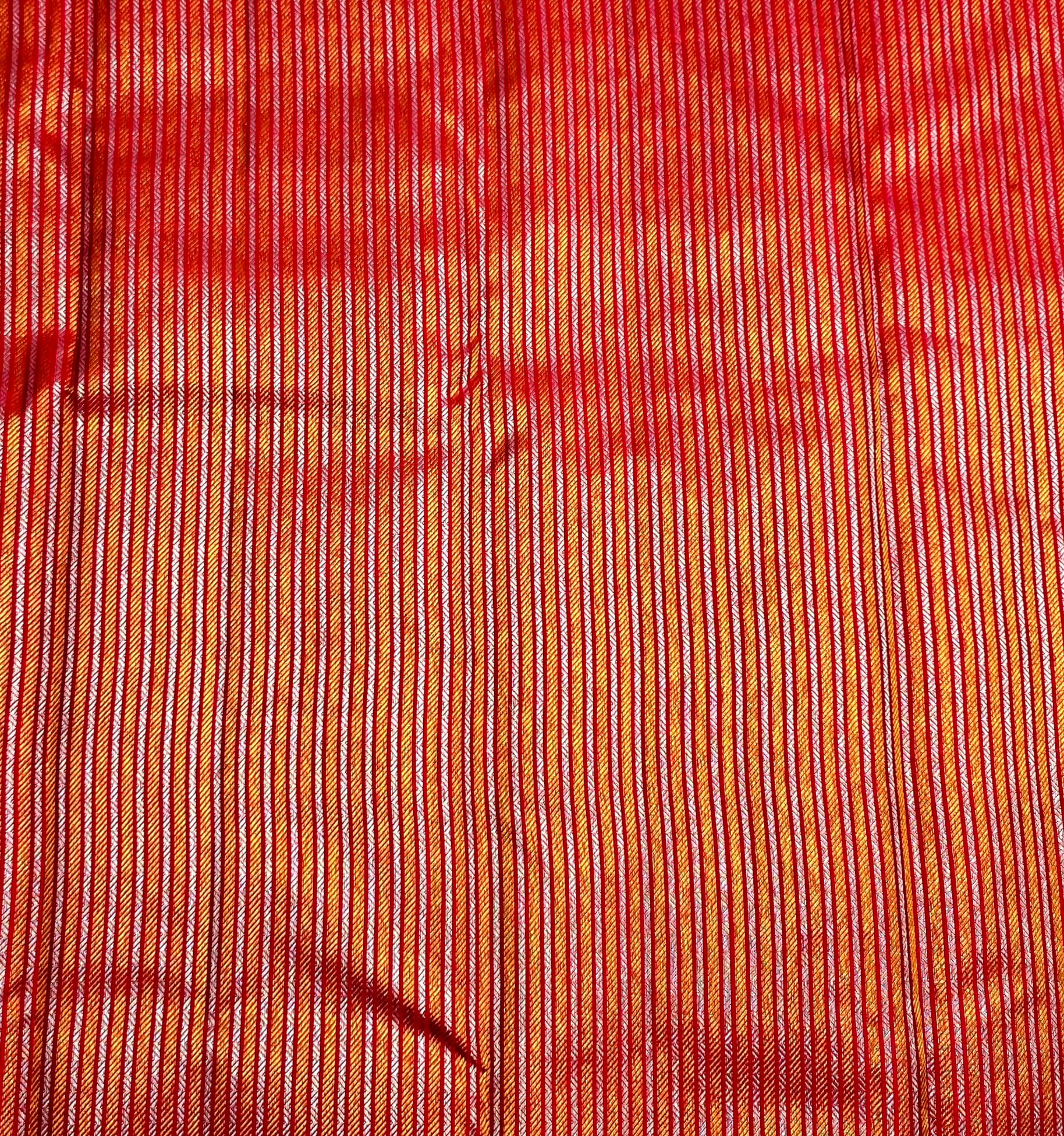 Handloom Chilli Red Silk Saree thumbnail 4