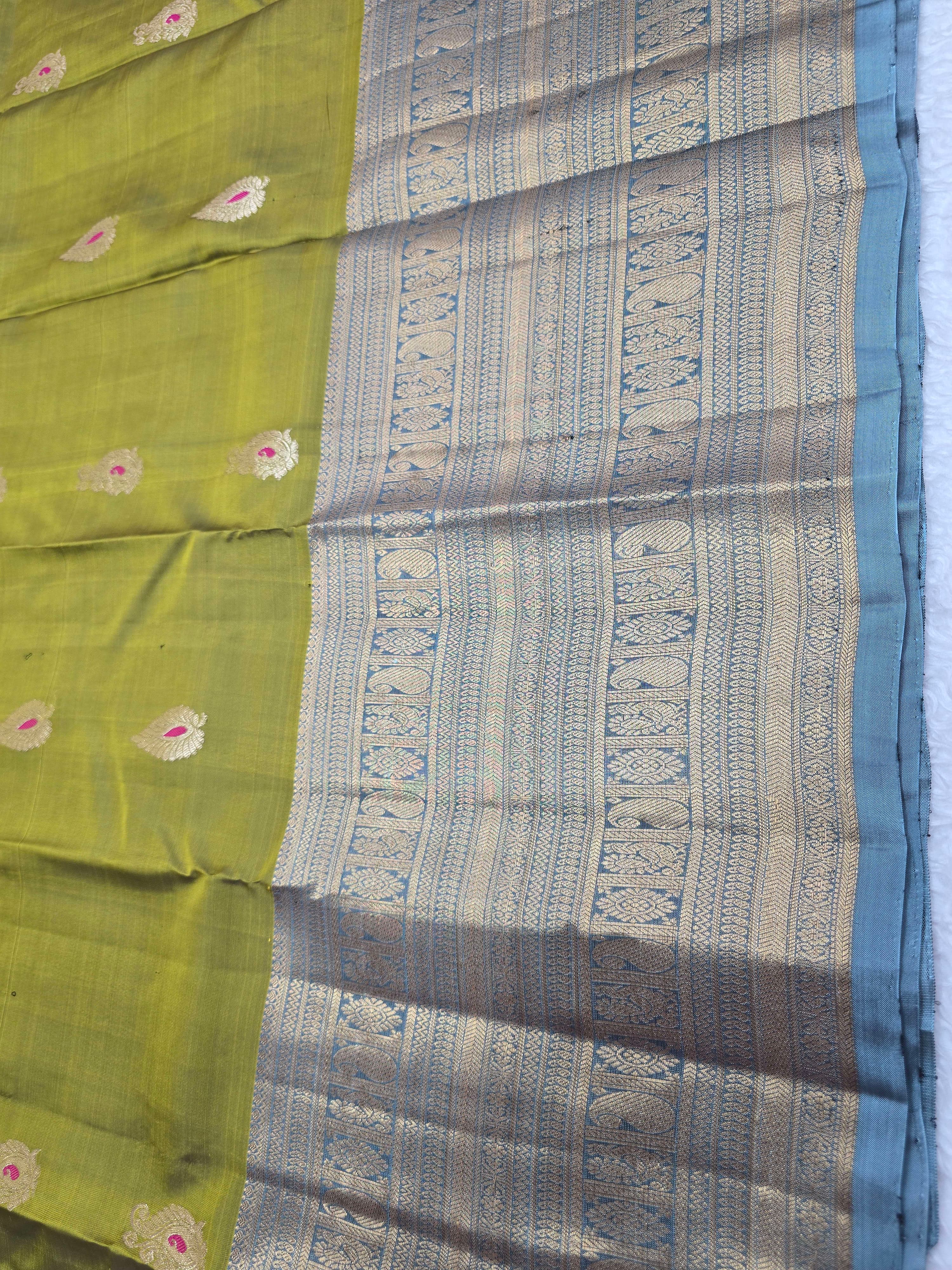Handloom Olive Green Silk Saree thumbnail 4